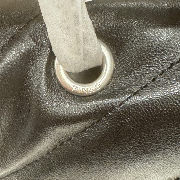 Genuine Lambskin Leather Quilted Shoulder Bag – Soft & Chic 22CM - Picture 4 of 12